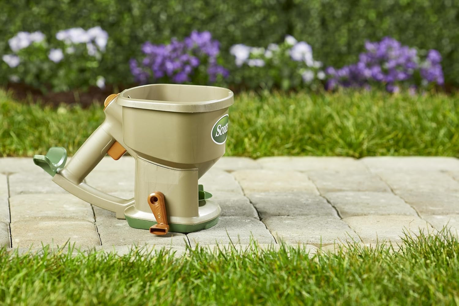 Scotts Whirl Hand-Powered Spreader for Grass Seed, Fertilizer, Salt, Ice Melt, Handheld Spreader Holds up to 1,500 Sq. Ft. Product