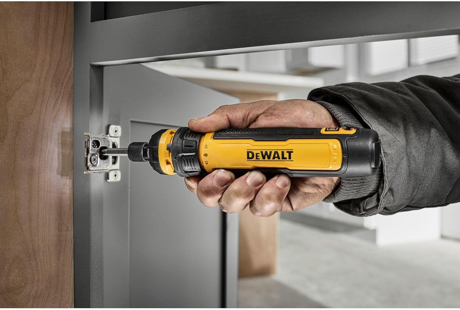 Cordless Screwdriver, 4V USB Rechargeable Electric Screwdriver with 12 Pcs Screwdriver Bit Set, LED Light, FLEXDRIVE Control, Compact, Ergonomic (DWHT66719)